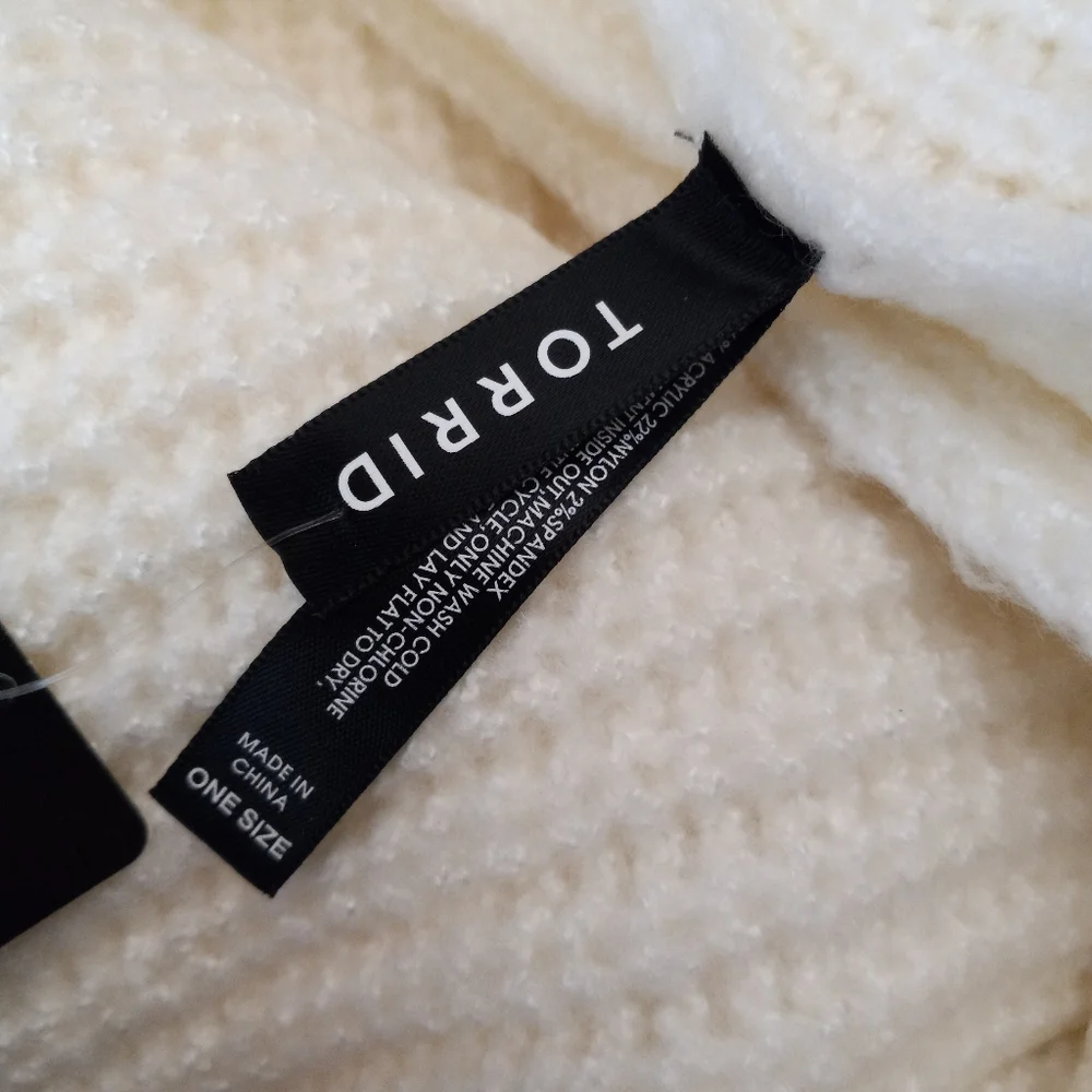 Torrid Ivory Knit Red Heart Fringe Blanket Scarf